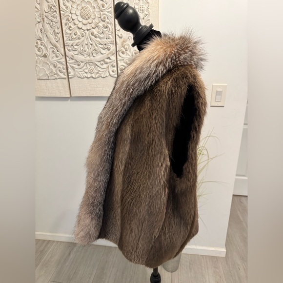 Luxurious Brown and Cream Fur Vest - Picture 6 of 6